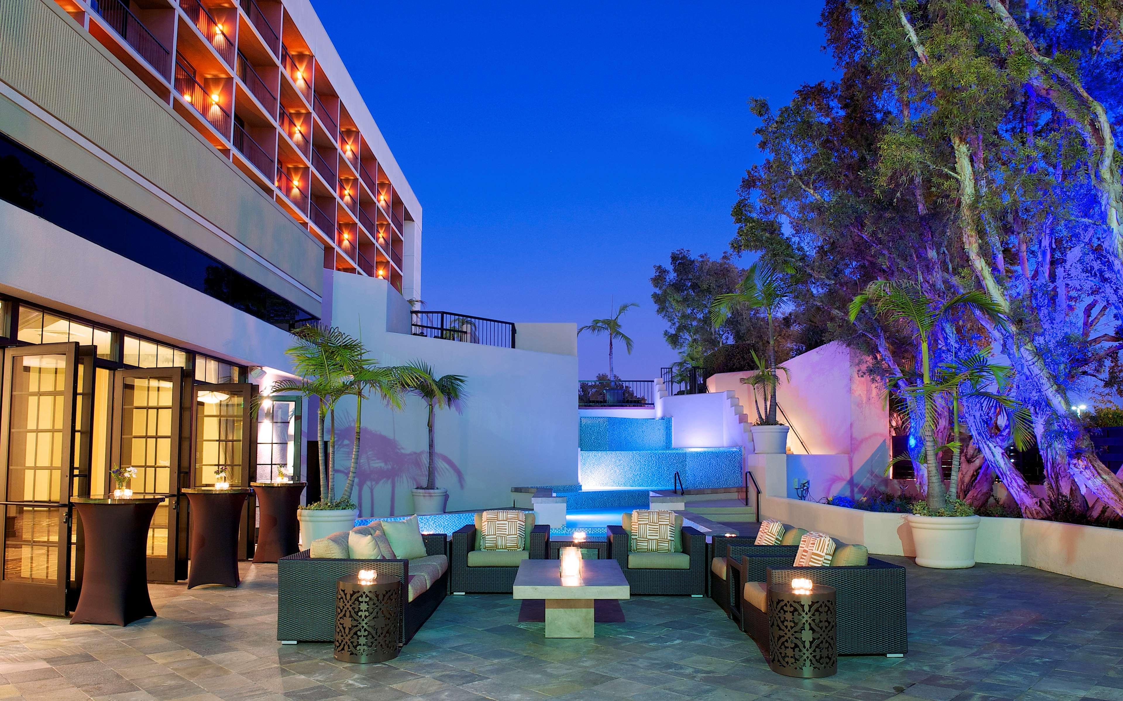 Hilton Orange County/Costa Mesa Hotel Екстериор снимка