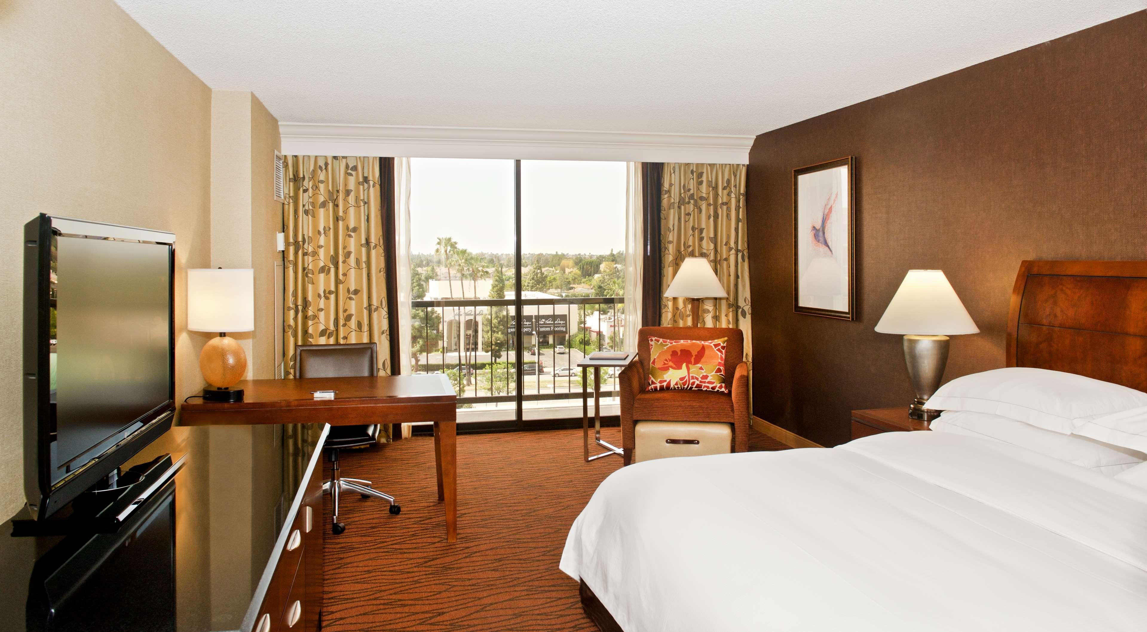 Hilton Orange County/Costa Mesa Hotel Екстериор снимка
