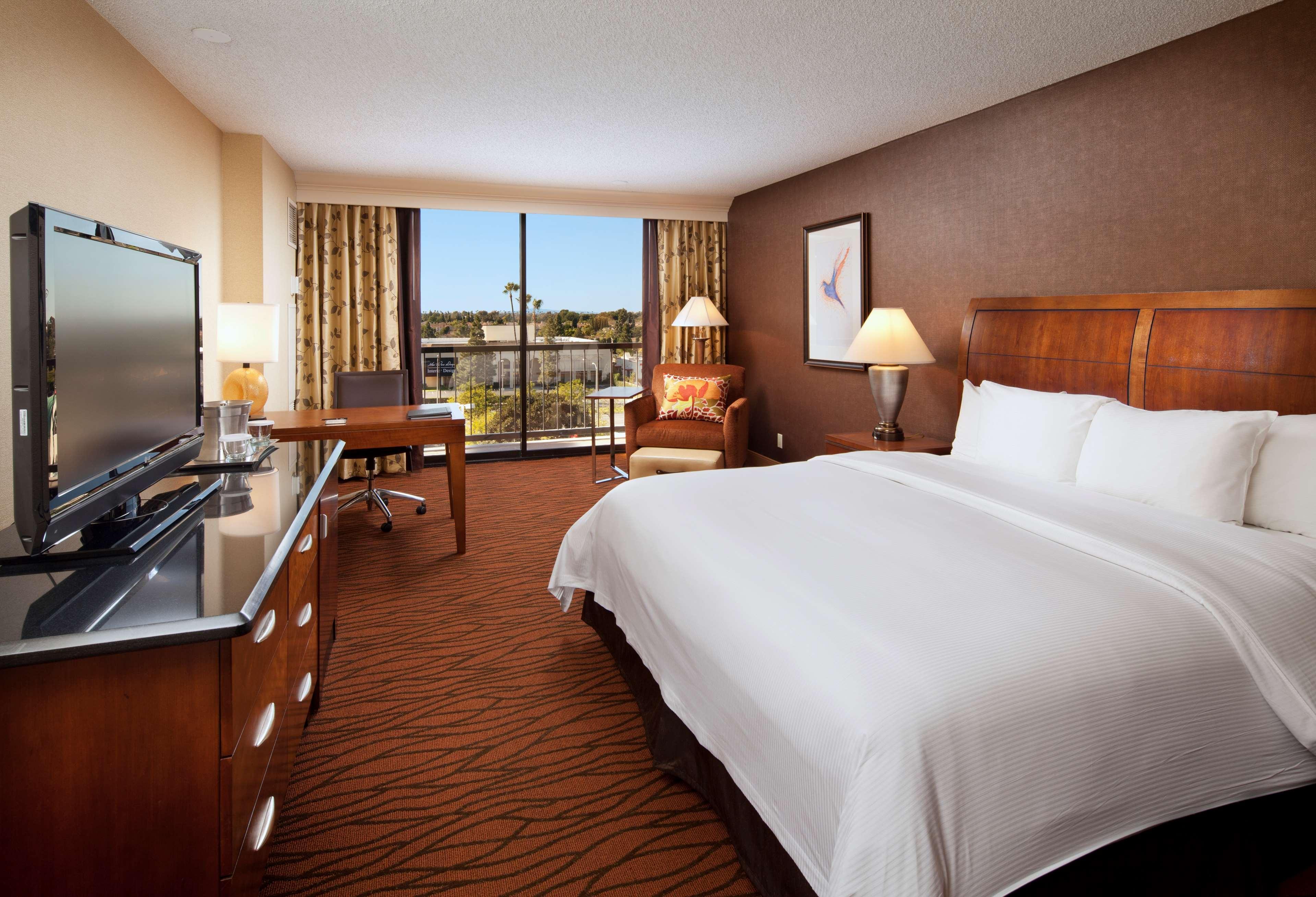 Hilton Orange County/Costa Mesa Hotel Екстериор снимка