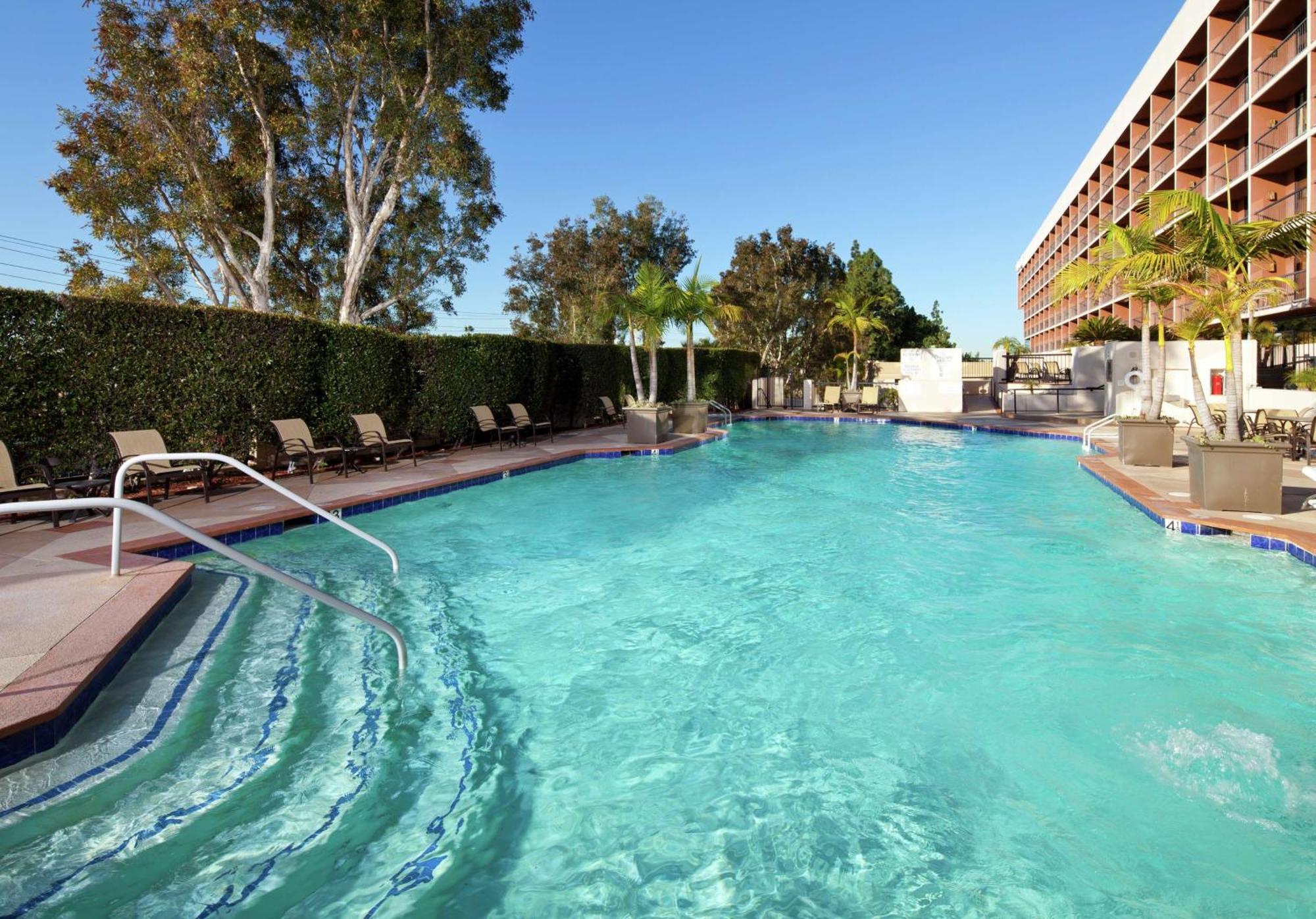 Hilton Orange County/Costa Mesa Hotel Екстериор снимка