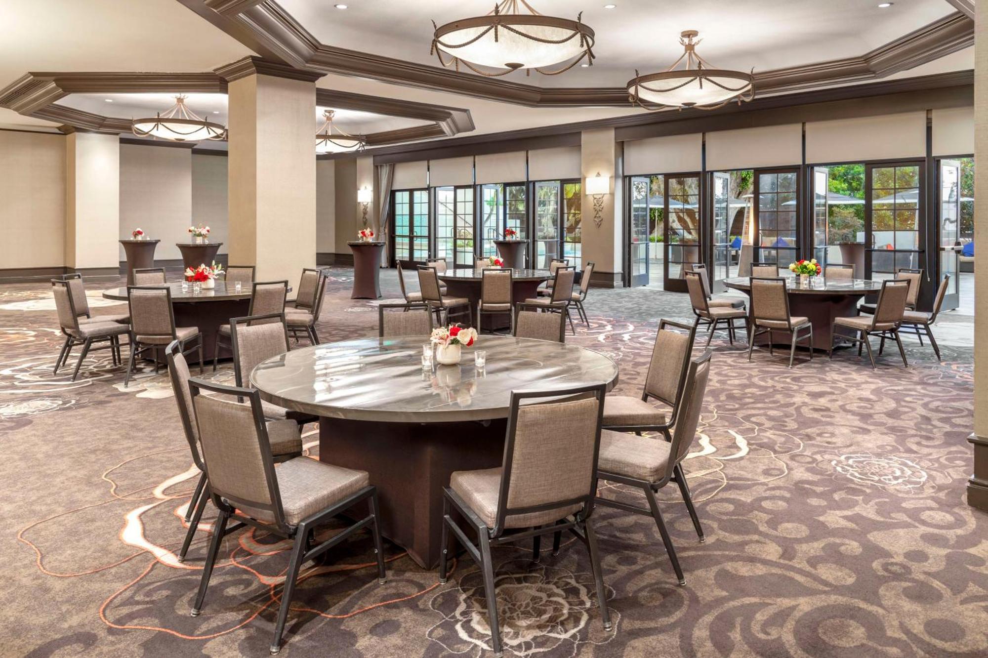 Hilton Orange County/Costa Mesa Hotel Екстериор снимка