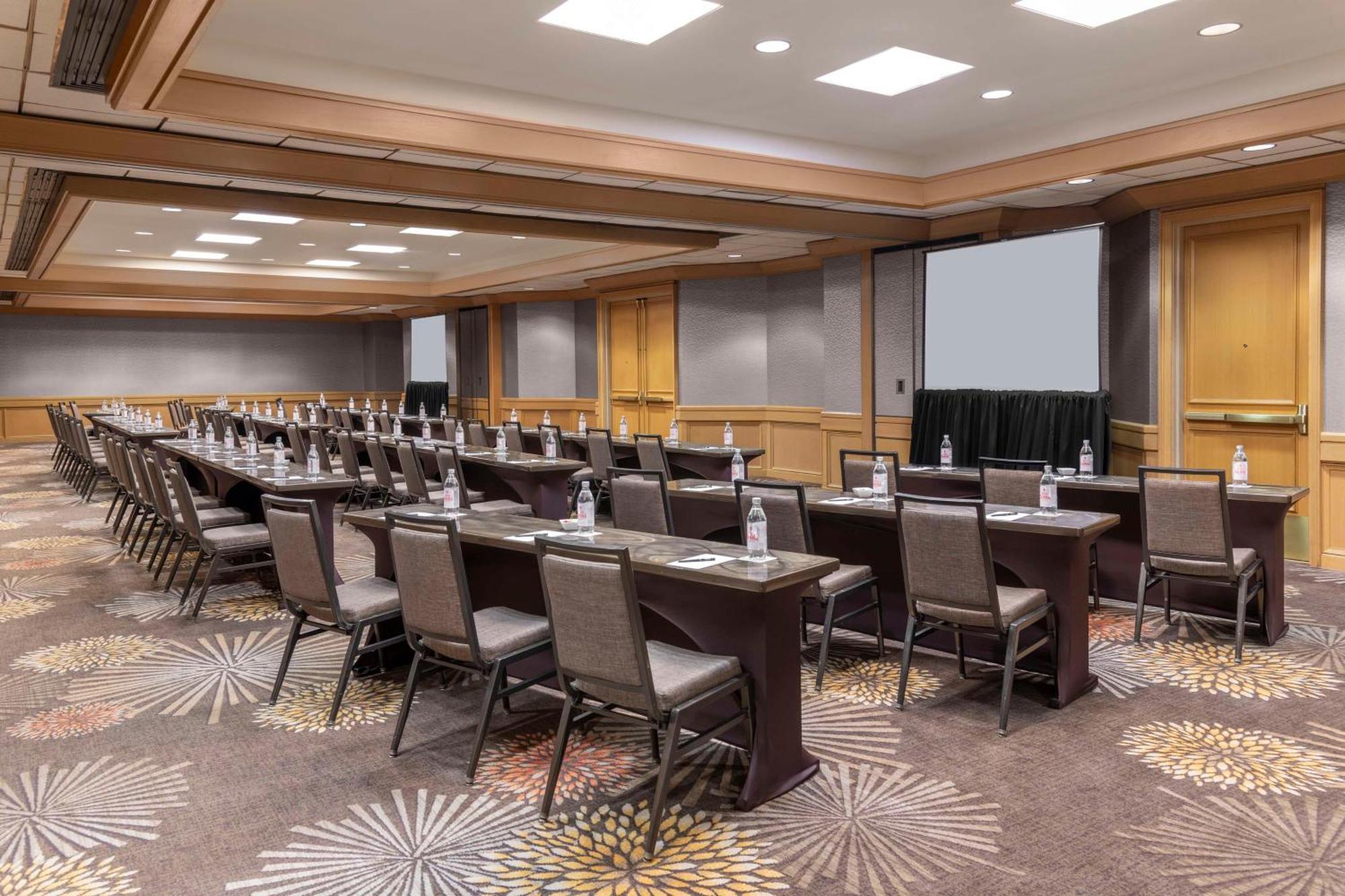 Hilton Orange County/Costa Mesa Hotel Екстериор снимка
