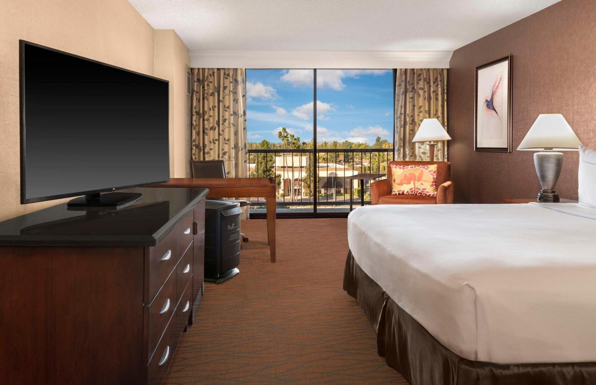 Hilton Orange County/Costa Mesa Hotel Екстериор снимка