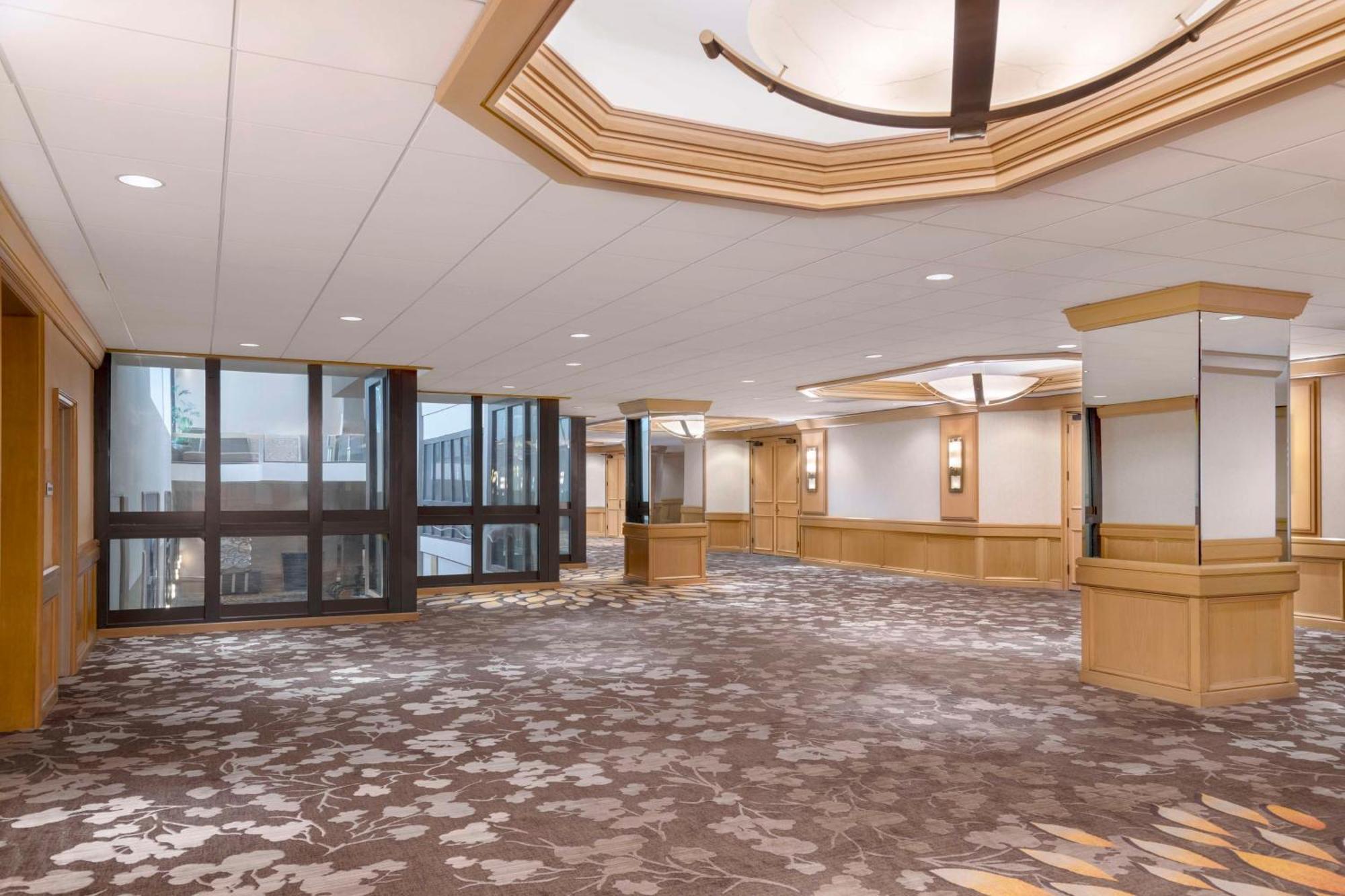 Hilton Orange County/Costa Mesa Hotel Екстериор снимка