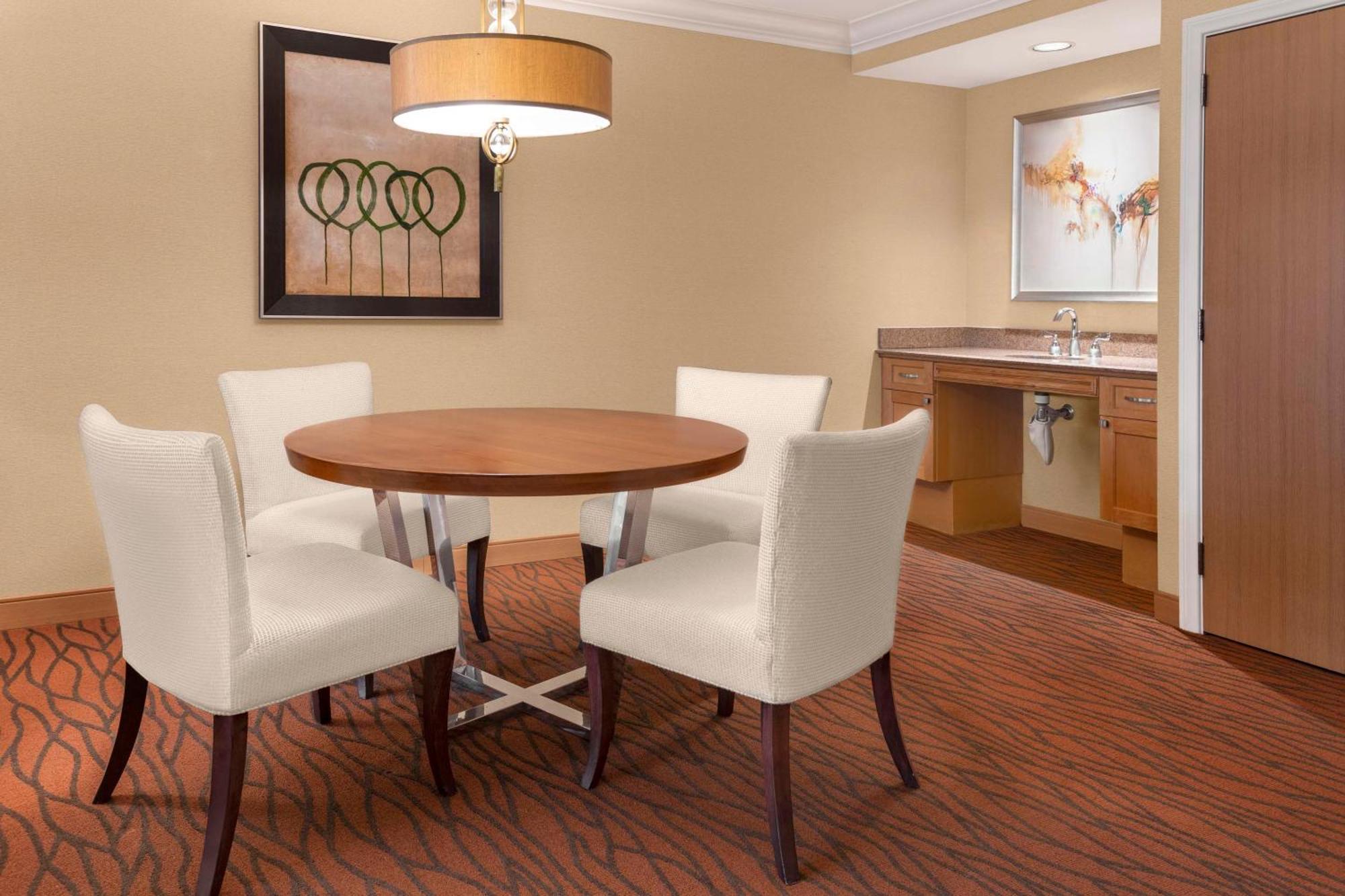 Hilton Orange County/Costa Mesa Hotel Екстериор снимка