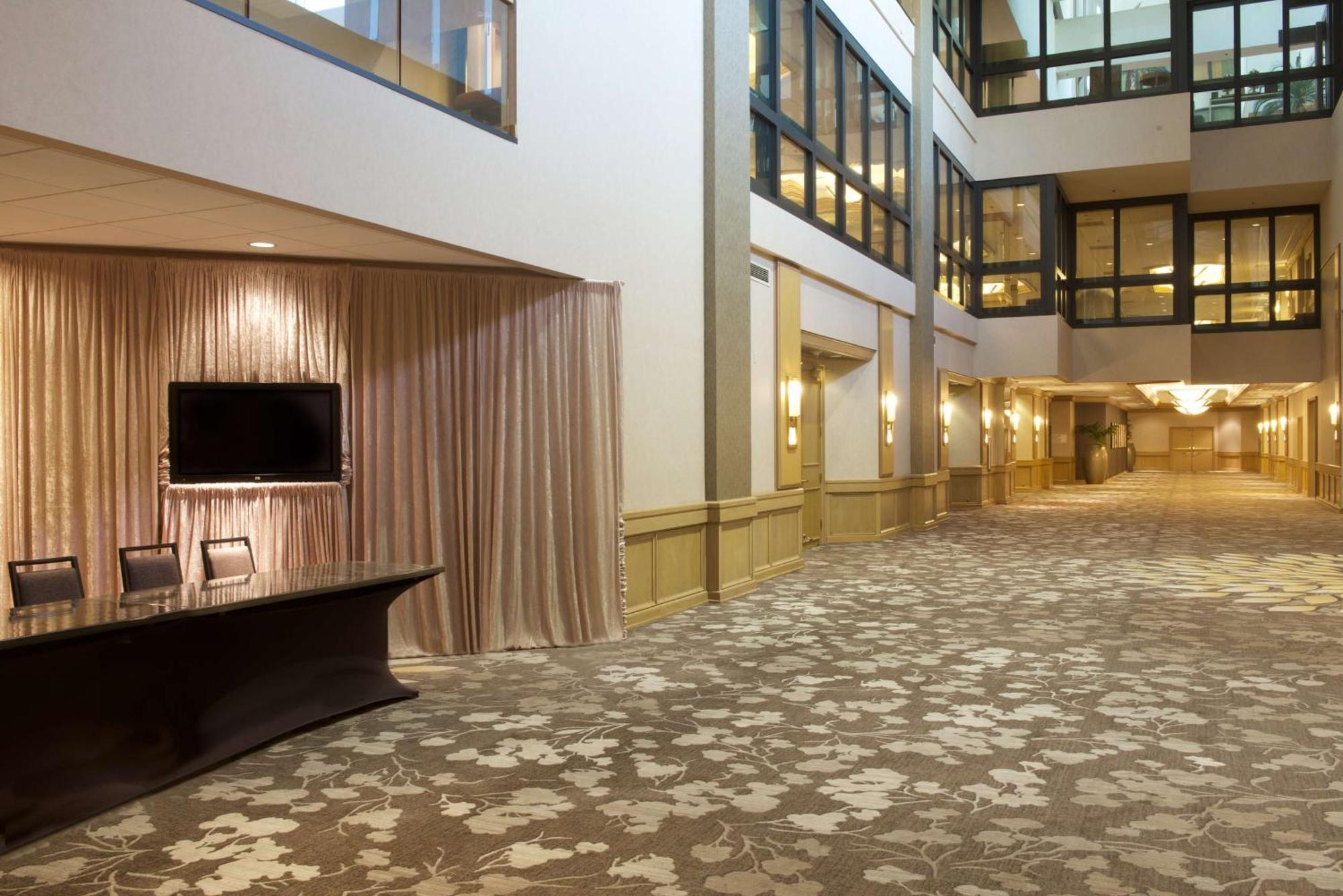 Hilton Orange County/Costa Mesa Hotel Екстериор снимка