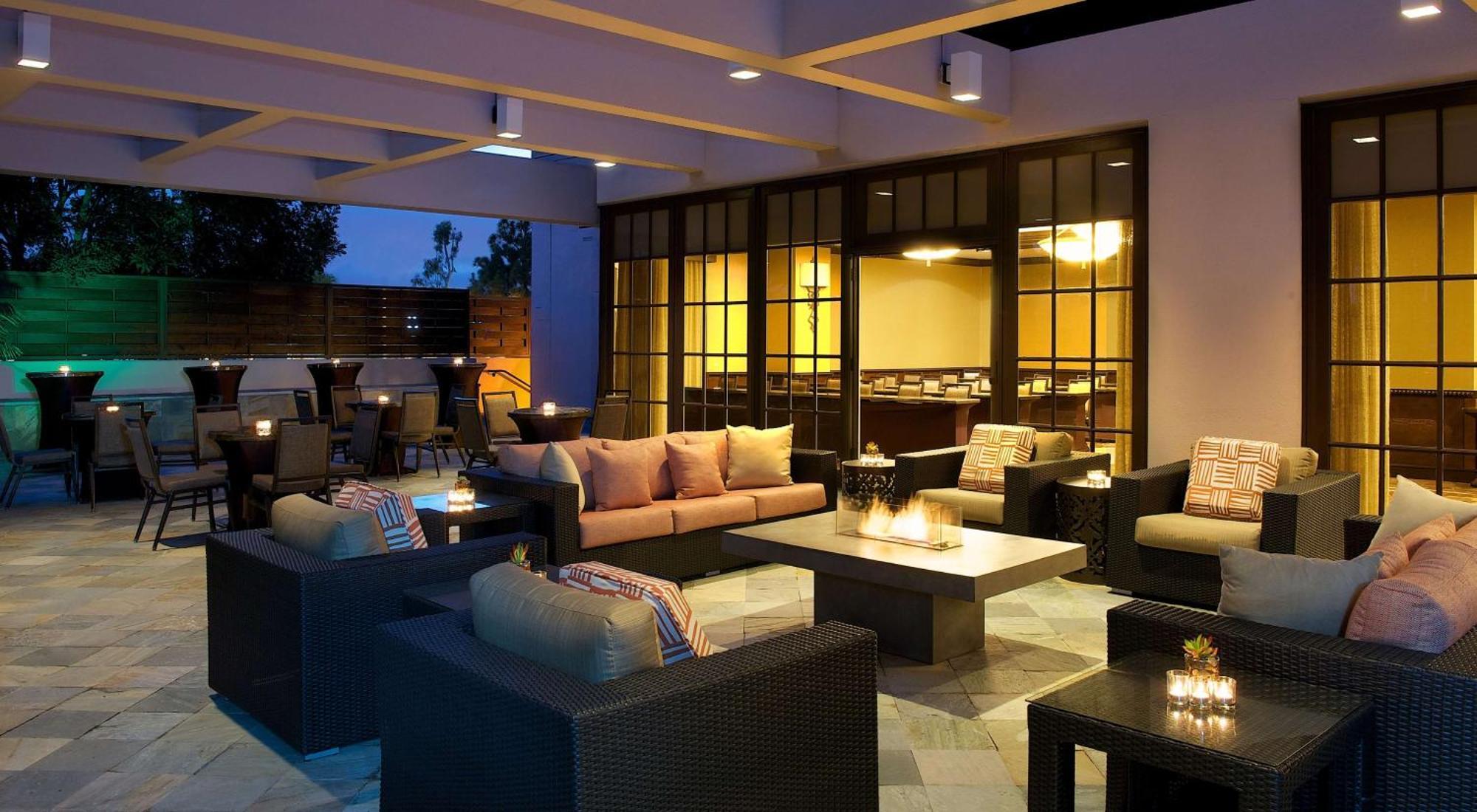 Hilton Orange County/Costa Mesa Hotel Екстериор снимка