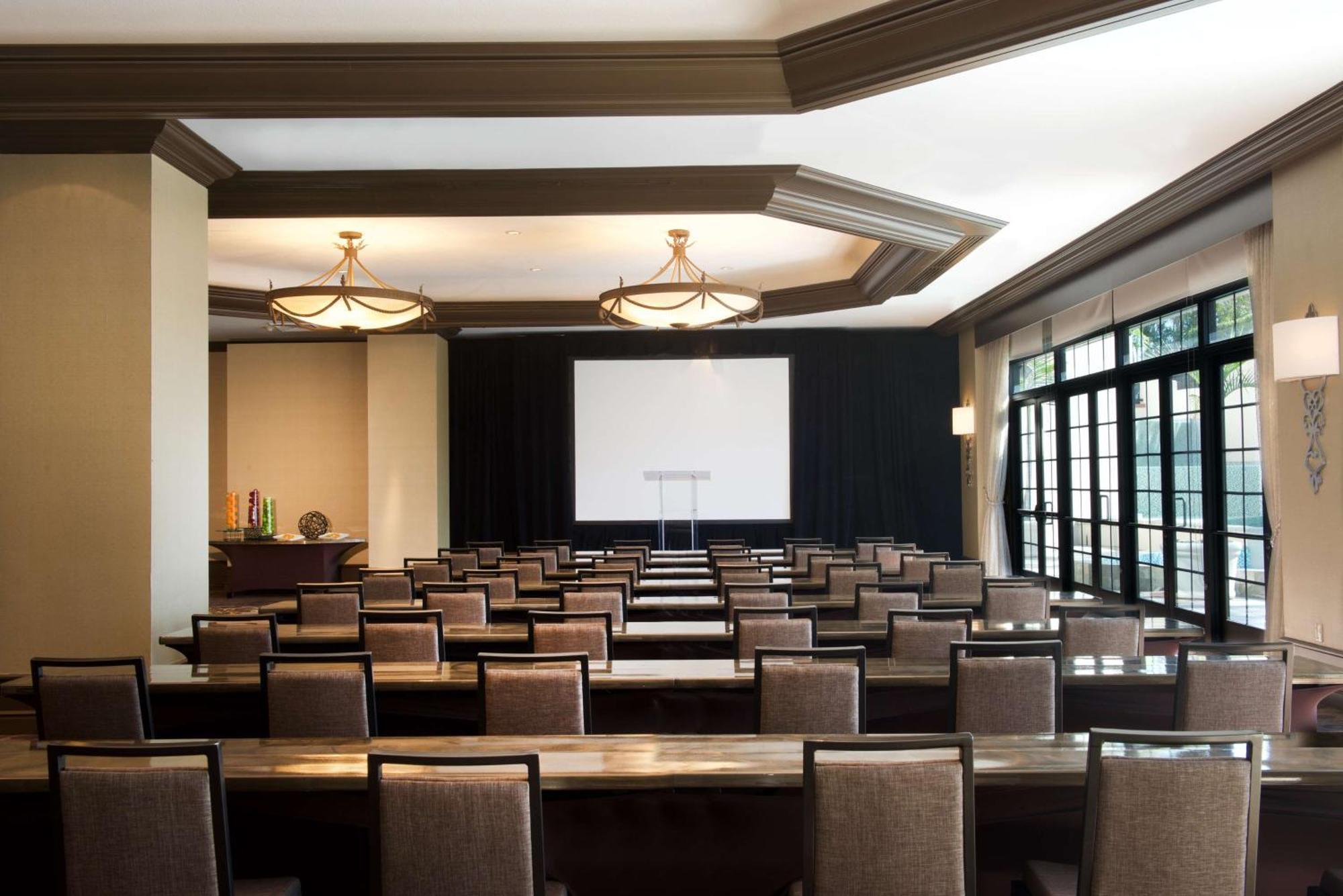 Hilton Orange County/Costa Mesa Hotel Екстериор снимка
