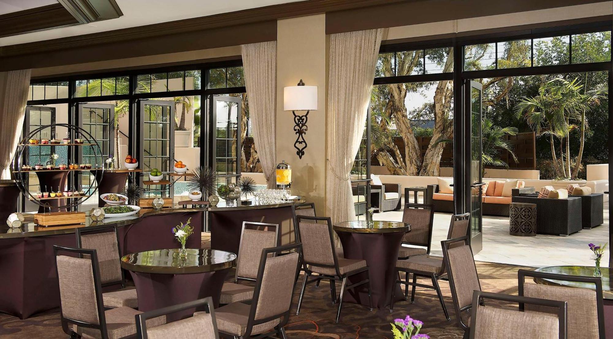 Hilton Orange County/Costa Mesa Hotel Екстериор снимка